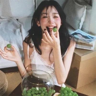 狐狸躲进洞